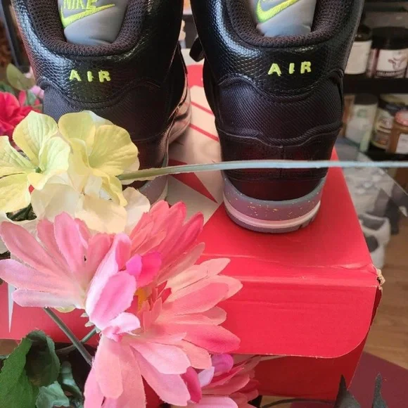 Nike Women’s Sneakers - Picture 7 of 8